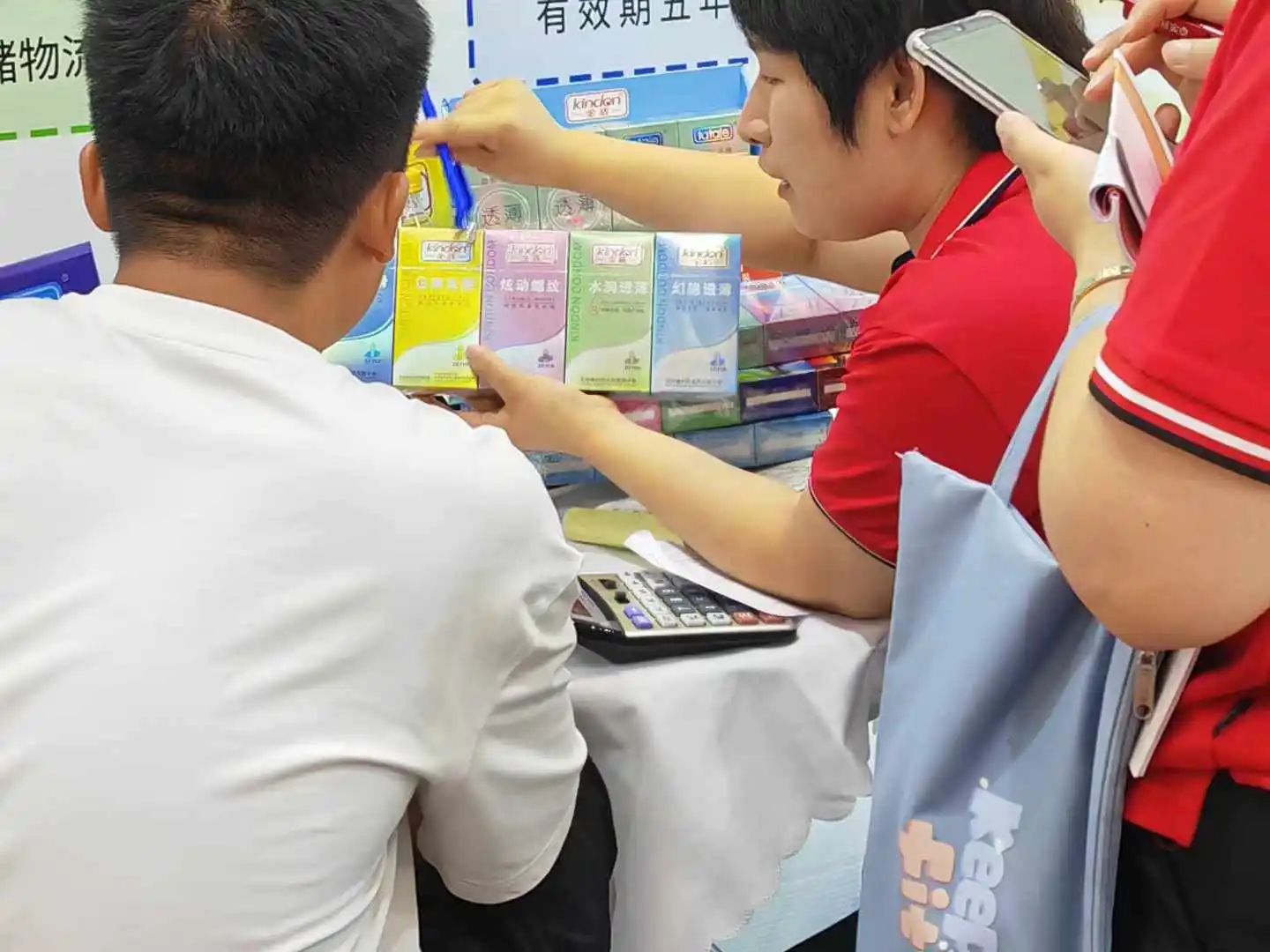 【展會(huì)回顧】上海百貨會(huì)最獨(dú)特的產(chǎn)品，避孕套成百貨商超新的利潤(rùn)增長(zhǎng)點(diǎn)！6.jpg