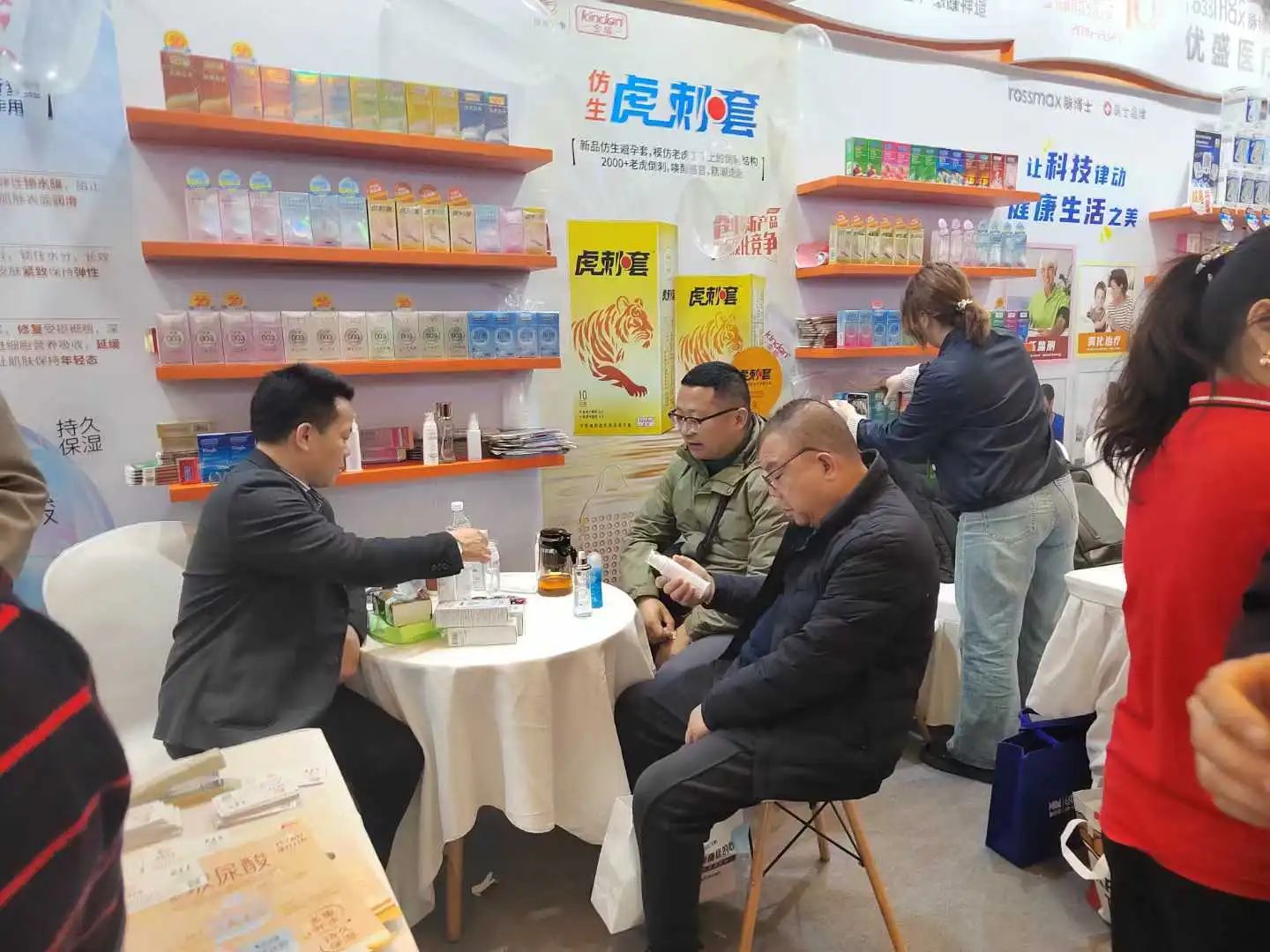 西鼎會(huì)盛況，康祥這兩大新品，藥店老板都在問(wèn)1.jpg